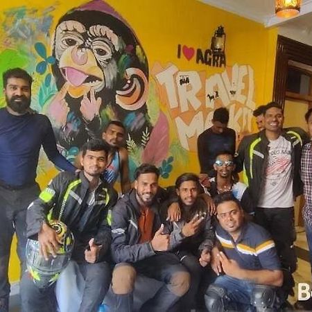 Travel Monkey Hostel อัครา ภายนอก รูปภาพ