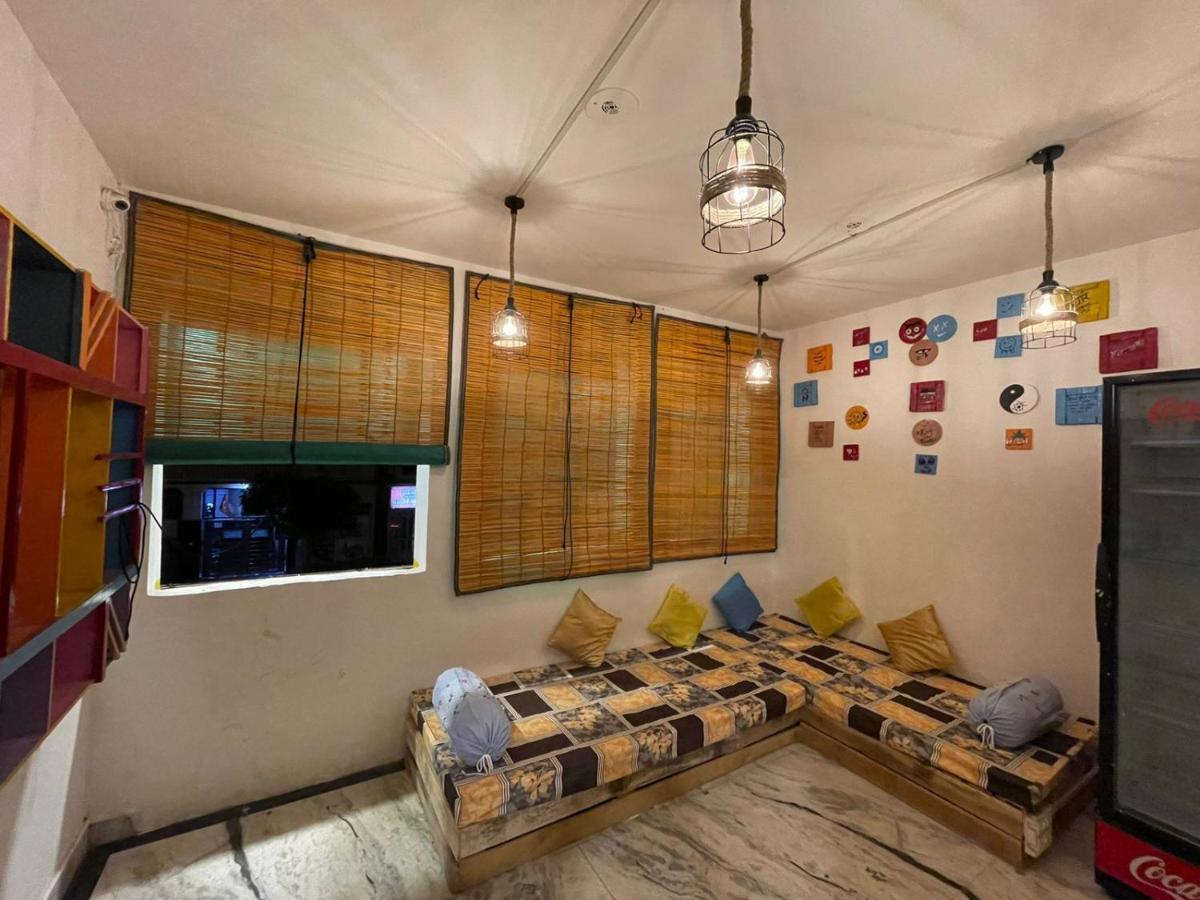 Travel Monkey Hostel อัครา ภายนอก รูปภาพ