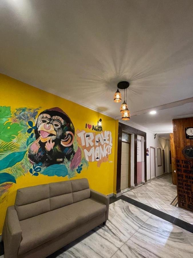 Travel Monkey Hostel อัครา ภายนอก รูปภาพ