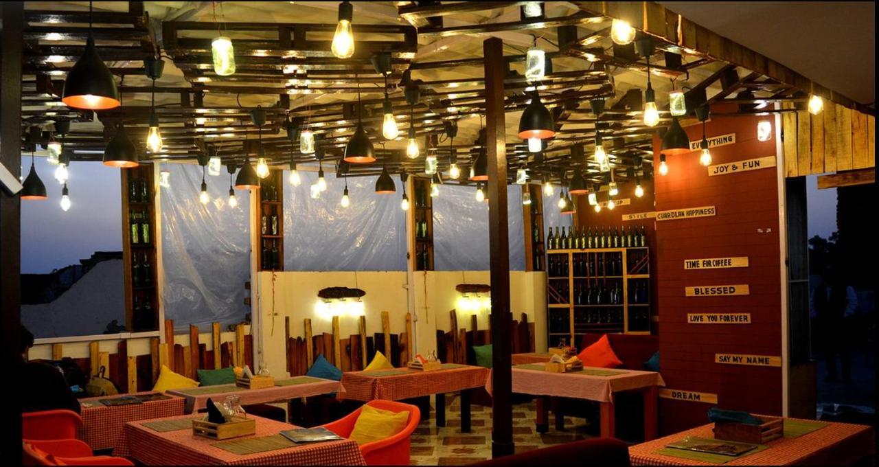 Travel Monkey Hostel อัครา ภายนอก รูปภาพ