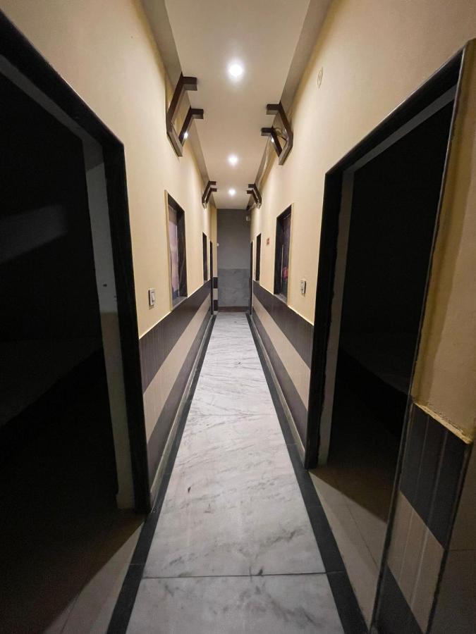 Travel Monkey Hostel อัครา ภายนอก รูปภาพ