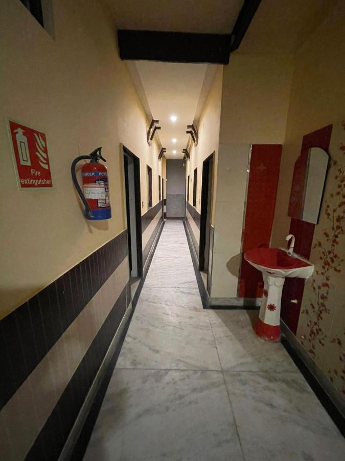 Travel Monkey Hostel อัครา ภายนอก รูปภาพ