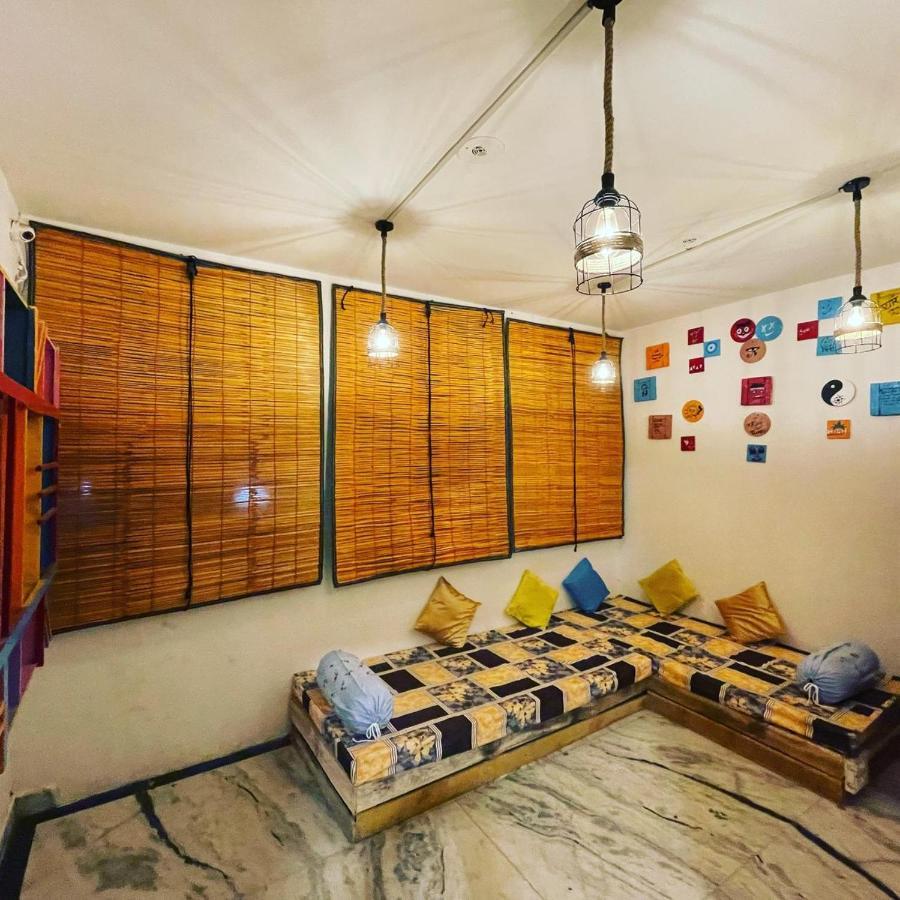 Travel Monkey Hostel อัครา ภายนอก รูปภาพ