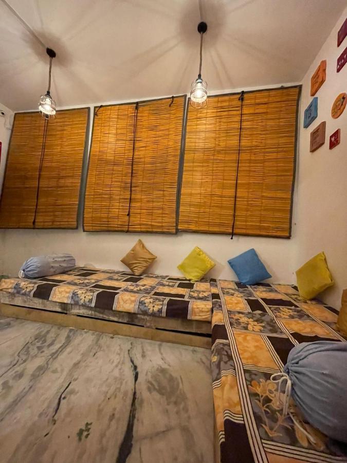 Travel Monkey Hostel อัครา ภายนอก รูปภาพ