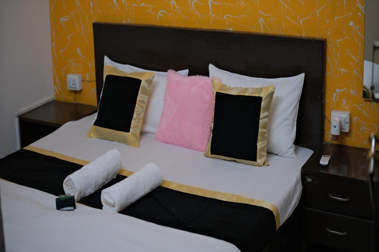Travel Monkey Hostel อัครา ภายนอก รูปภาพ