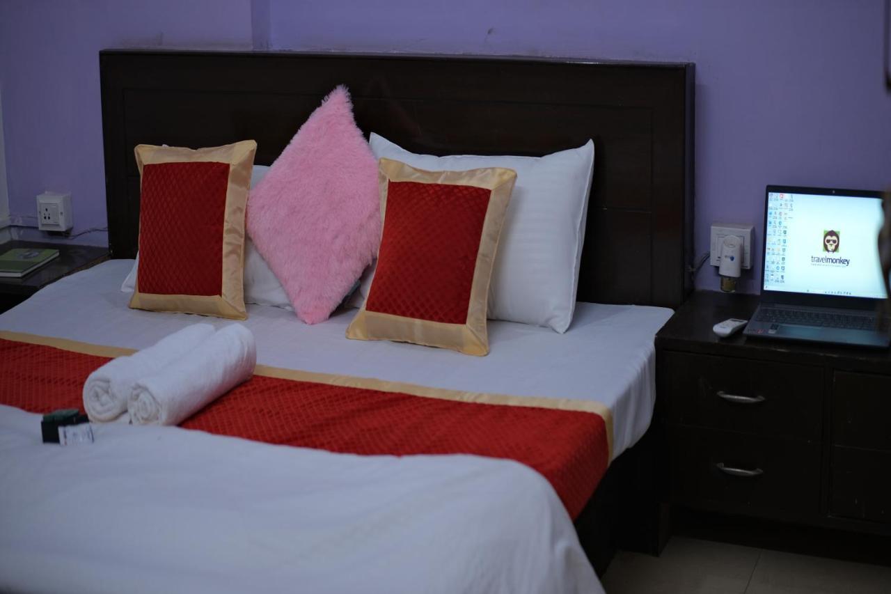 Travel Monkey Hostel อัครา ภายนอก รูปภาพ
