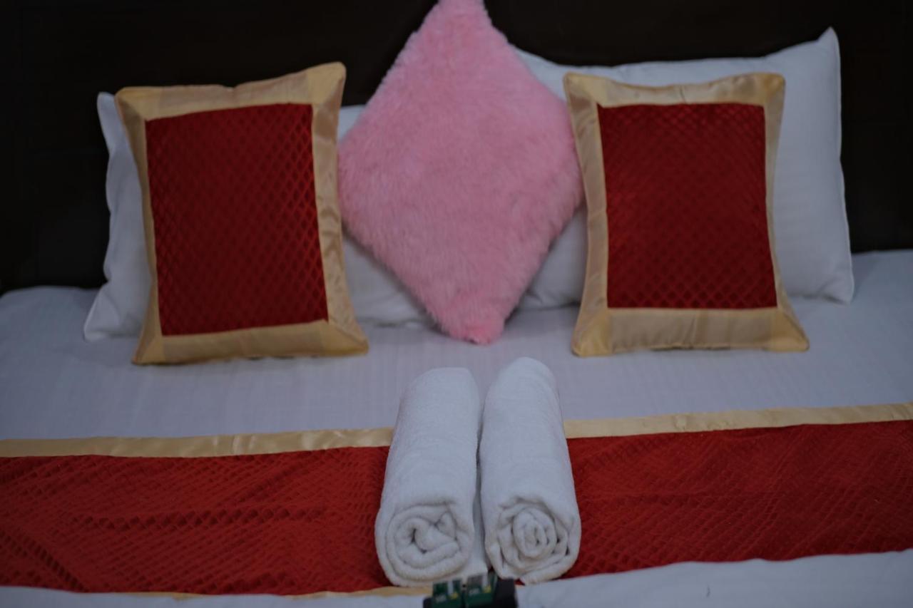 Travel Monkey Hostel อัครา ภายนอก รูปภาพ