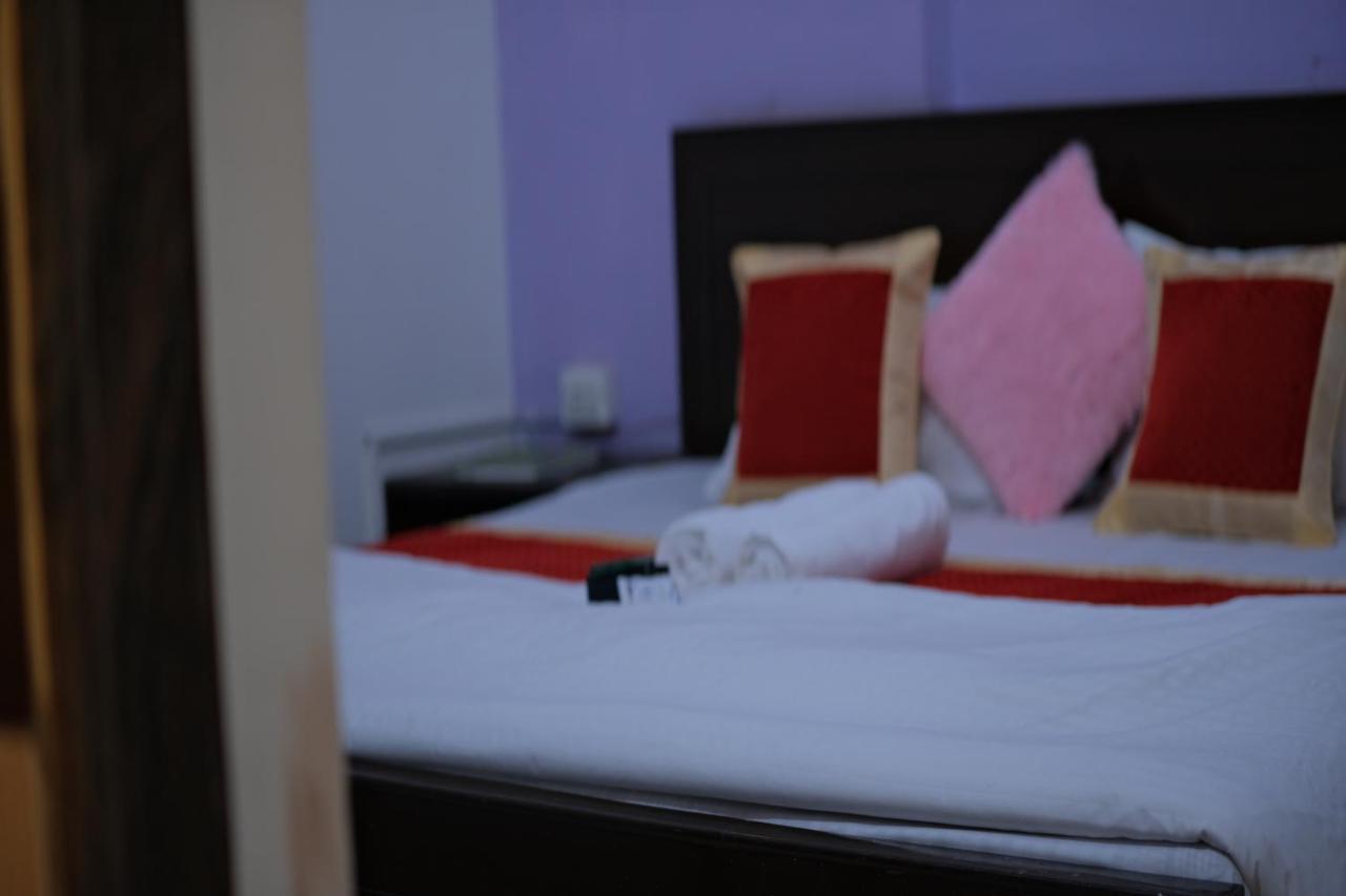 Travel Monkey Hostel อัครา ภายนอก รูปภาพ