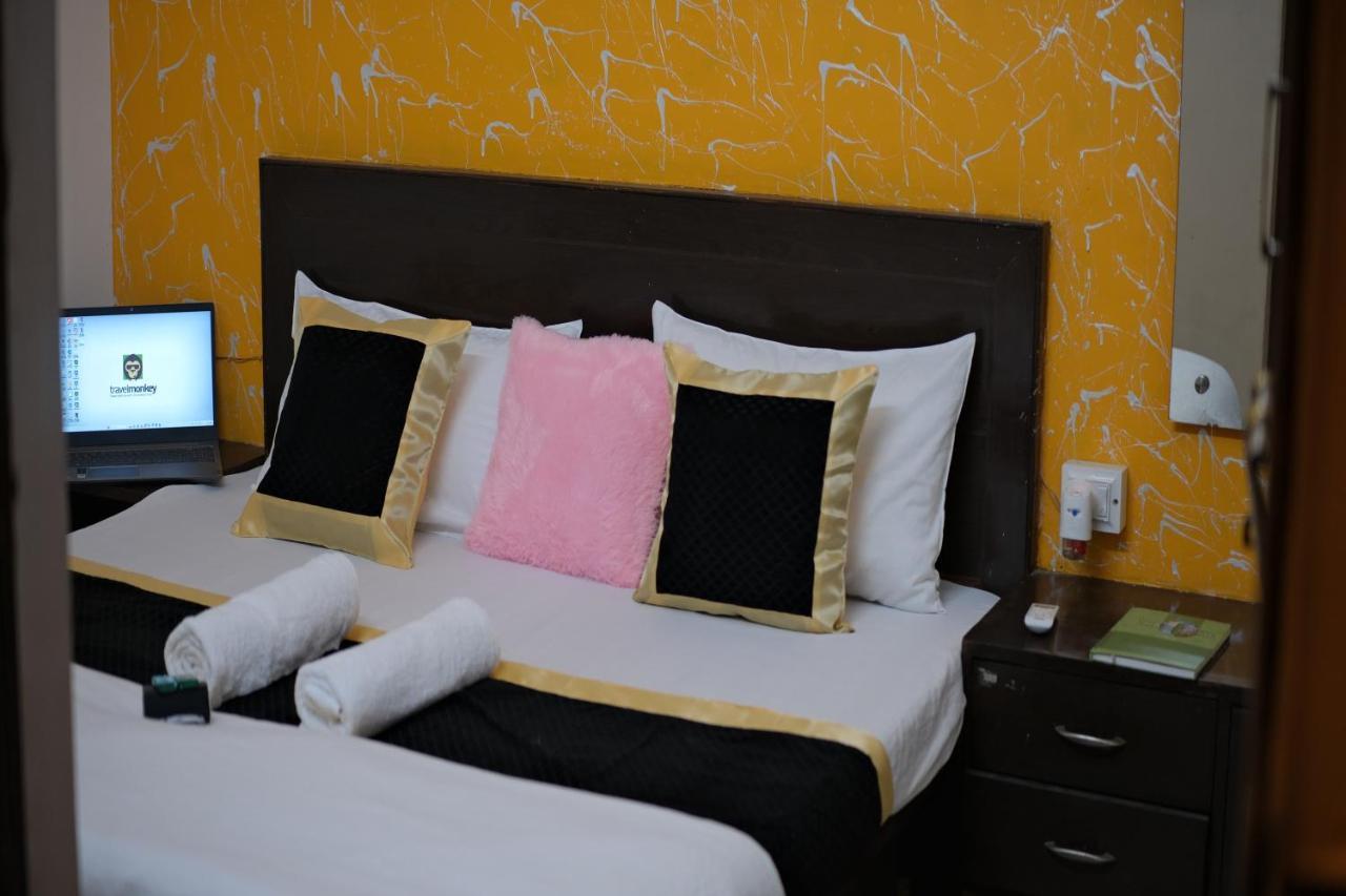 Travel Monkey Hostel อัครา ภายนอก รูปภาพ