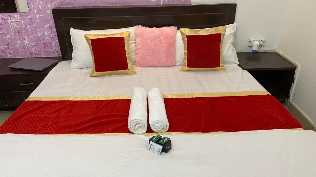 Travel Monkey Hostel อัครา ภายนอก รูปภาพ