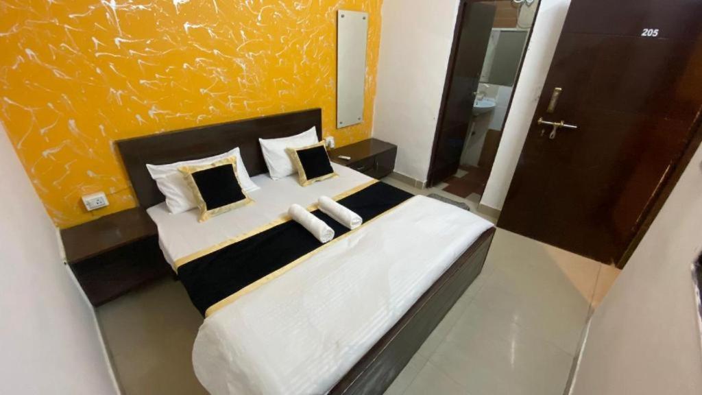 Travel Monkey Hostel อัครา ภายนอก รูปภาพ